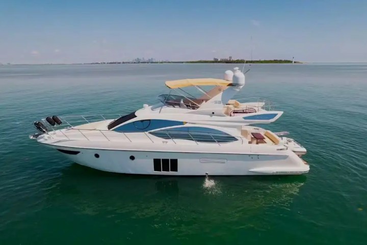 50ft Azimut yacht Miami hull reflection waterline