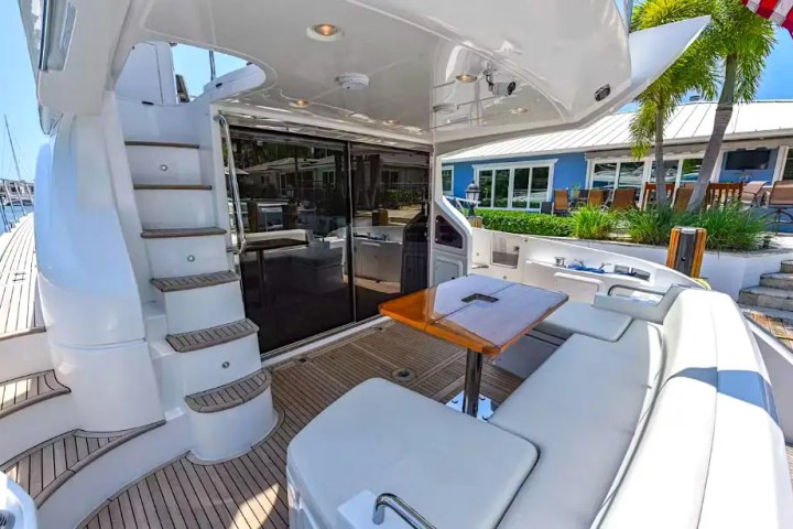 50ft Azimut yacht Miami port side dock arrival