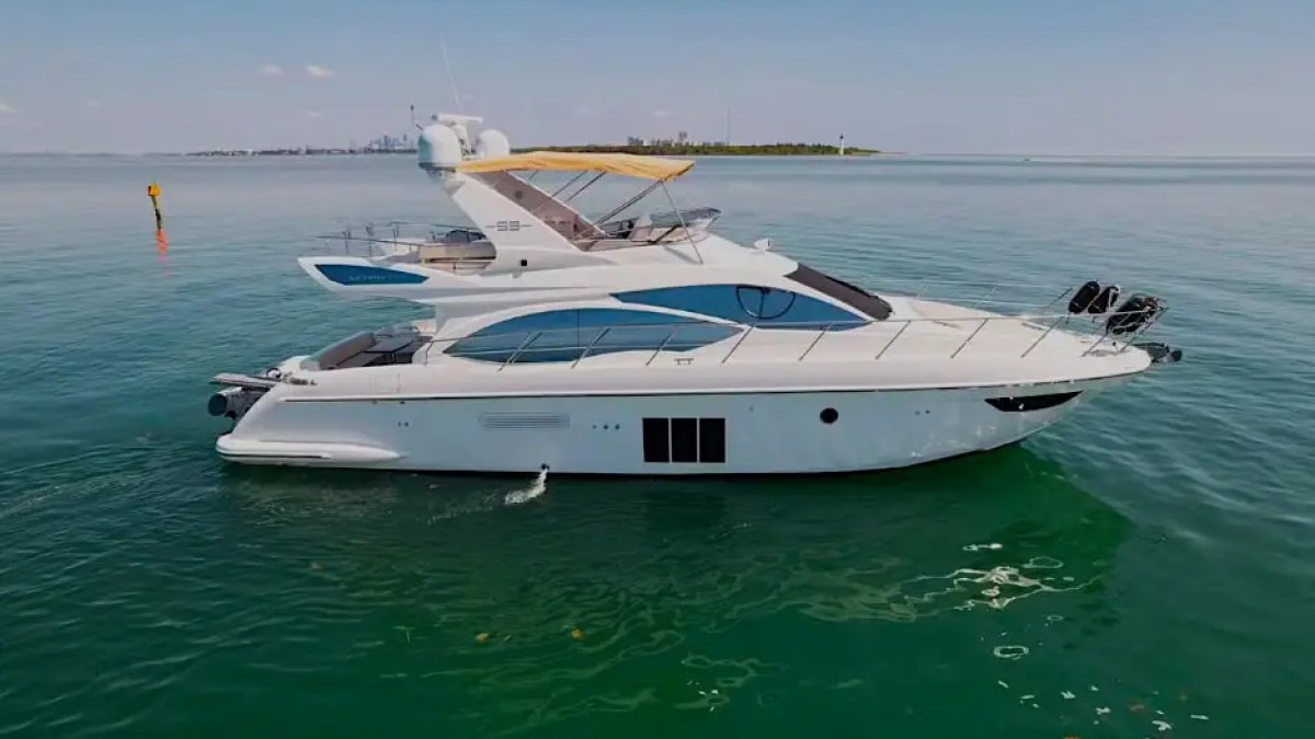 50ft Azimut yacht Miami cruising wake side view