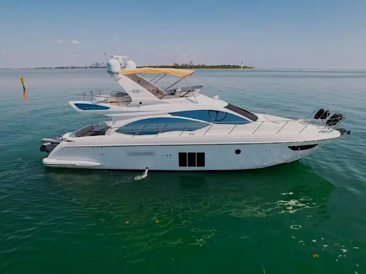 50ft Azimut yacht Miami cruising wake side view
