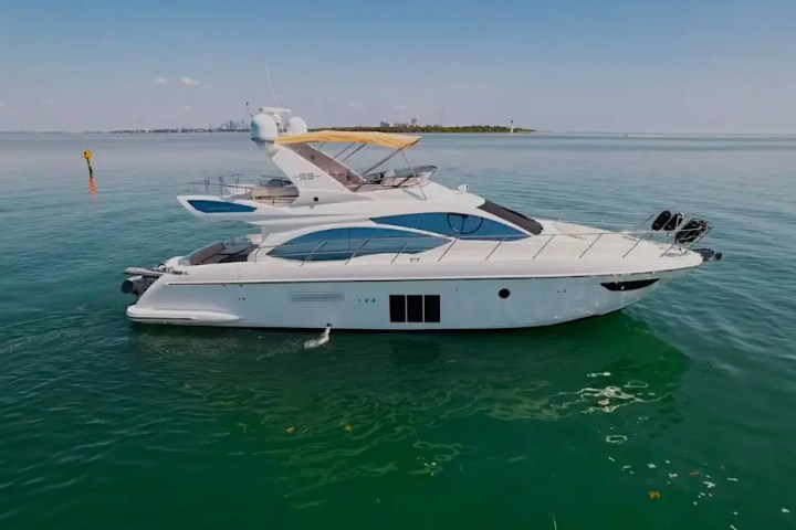 50ft Azimut yacht Miami cruising wake side view