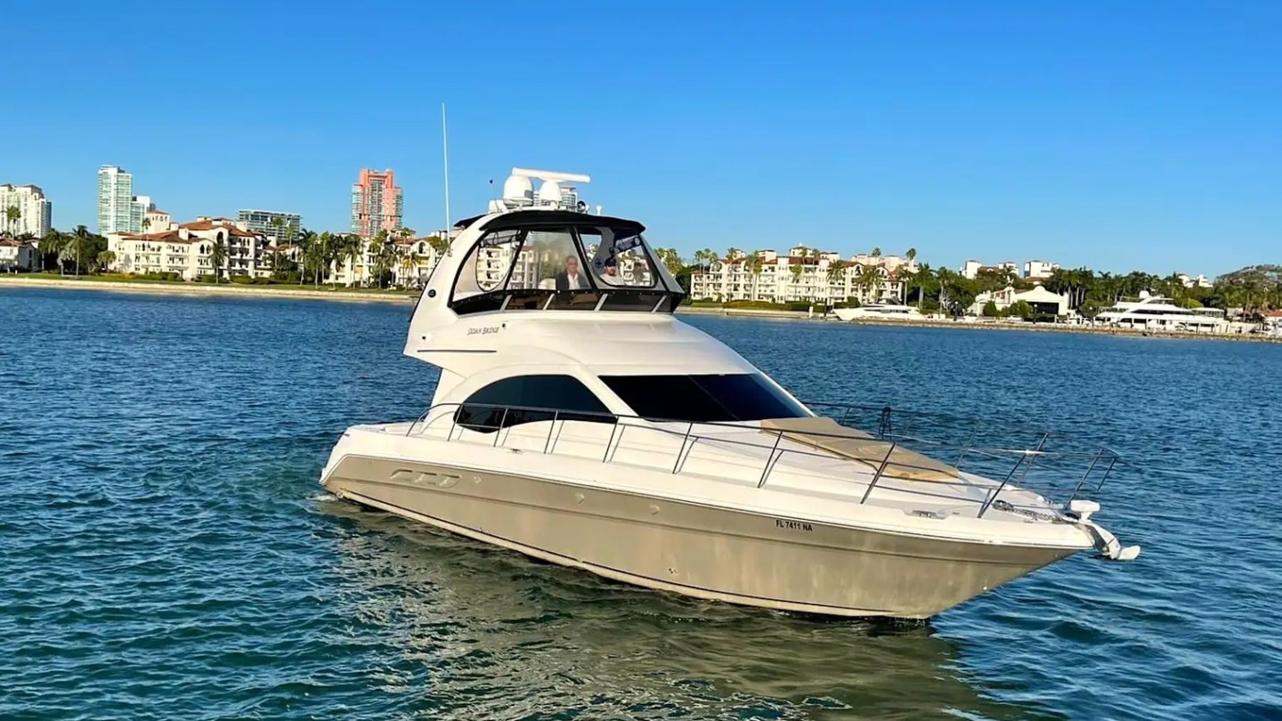 50′ SeaRay yacht aerial view cruising Miami Beach boats