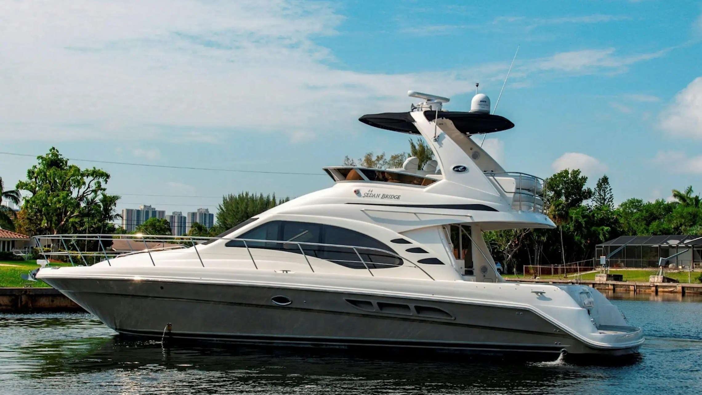 50′ SeaRay yacht top-down cruising near skyline