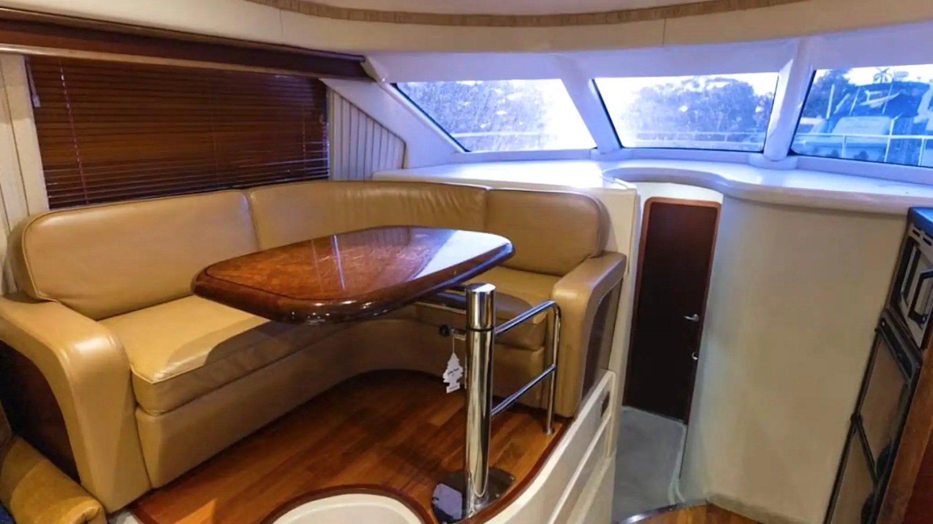 50′ SeaRay yacht interior dining area with table