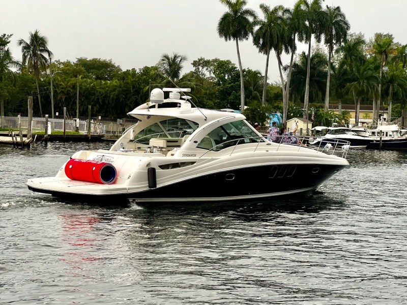 50ft SeaRay yacht Miami exterior side view cruising