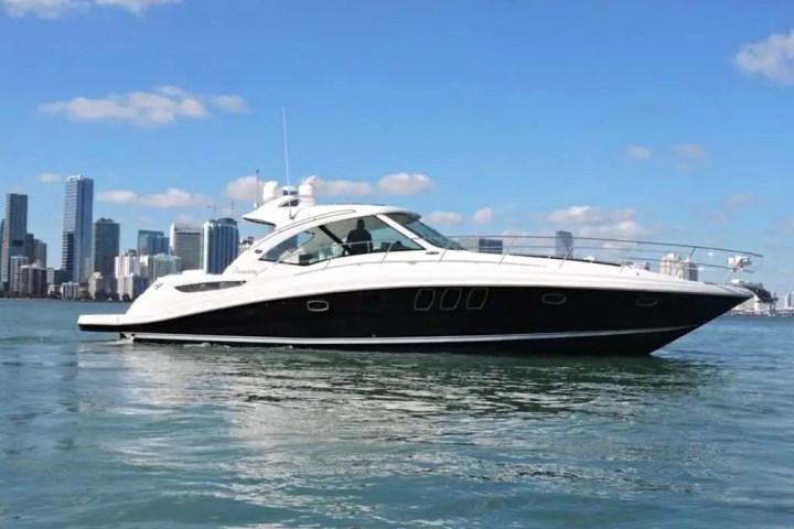 50ft SeaRay yacht Miami side view cruising wake