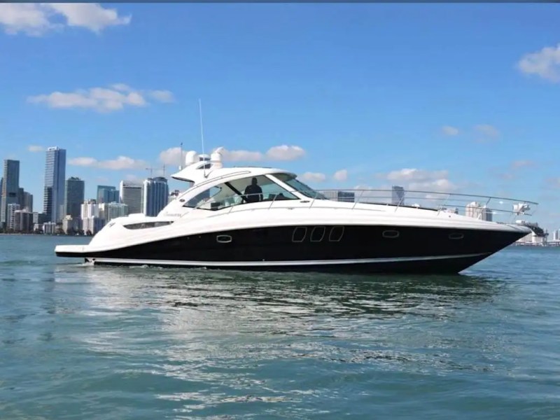 50ft SeaRay yacht Miami side view cruising wake