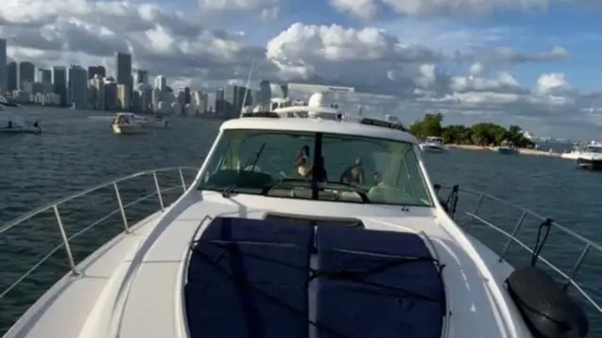 50ft SeaRay yacht Miami bow lounge sun pads