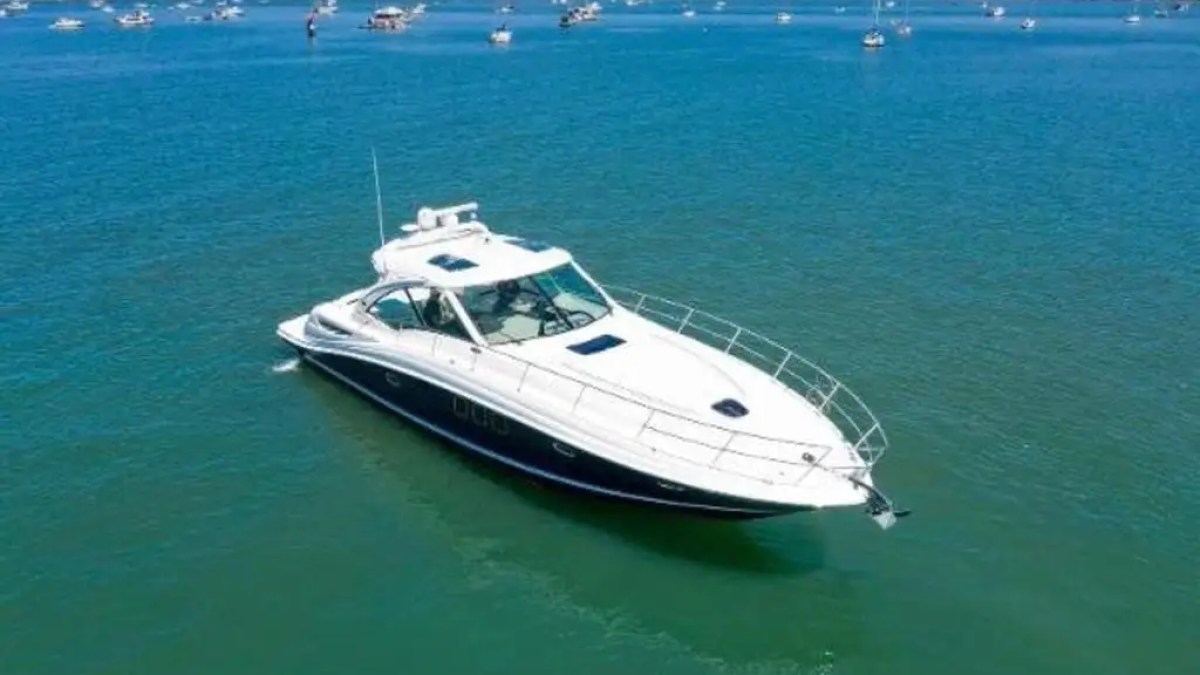 50ft SeaRay yacht Miami forward deck fiberglass non-skid