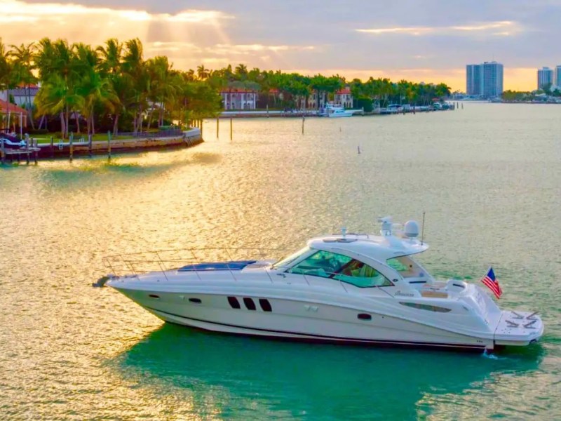 51′ SeaRay yacht morning light cruising