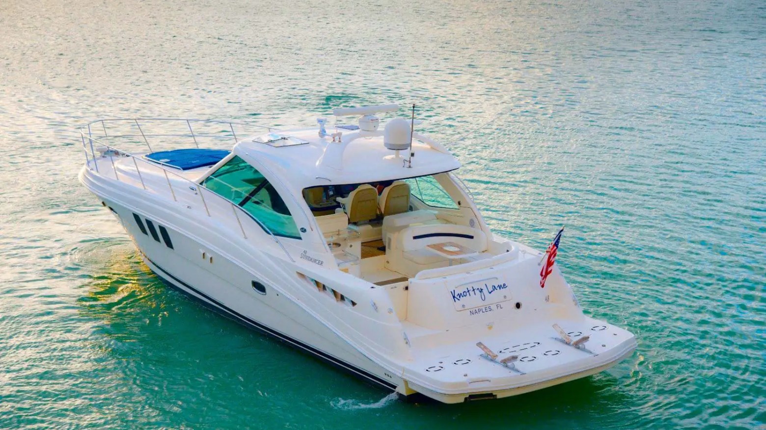 51′ SeaRay yacht aft deck lounge seating