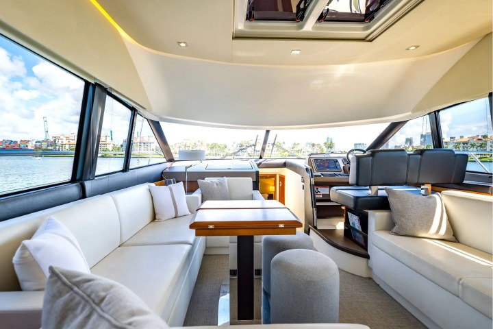 52′ Prestige family charter moments Aventura –