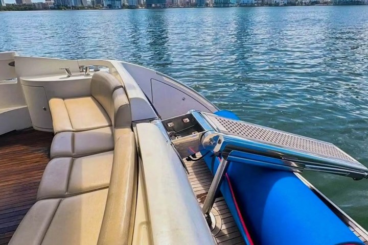 Swim platform on 53′ Azimut yacht