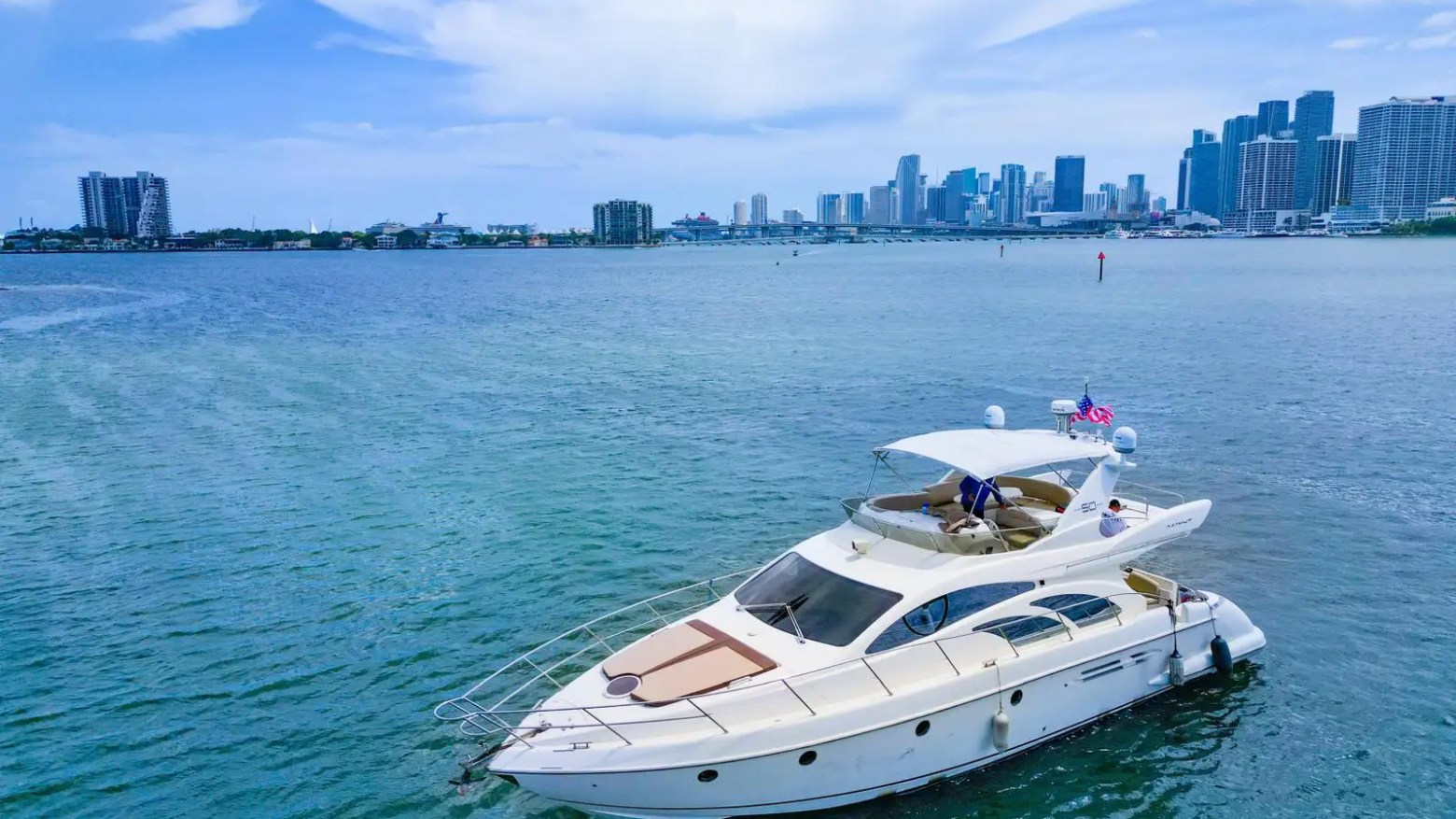 Flybridge sunroof on 53′ Azimut