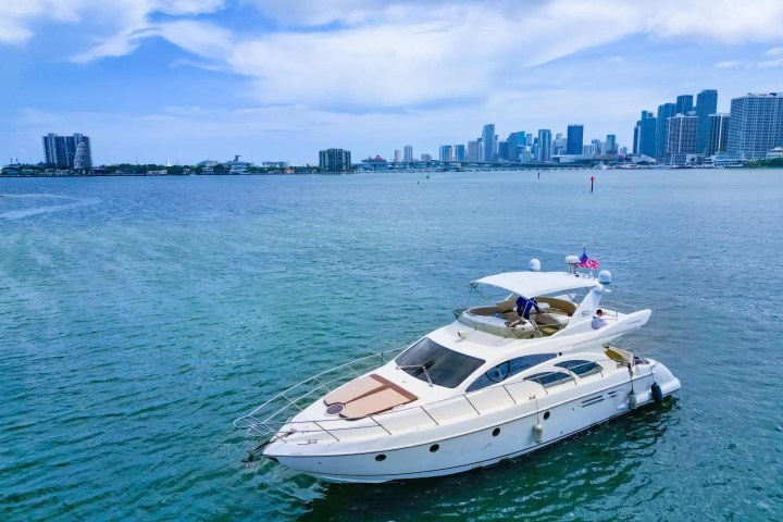 Flybridge sunroof on 53′ Azimut