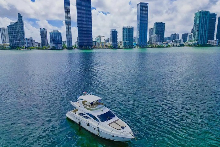 Flybridge hardtop of 53′ Azimut yacht