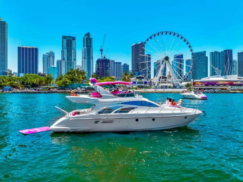 White-hull 55′ Azimut yacht cruising in Miami