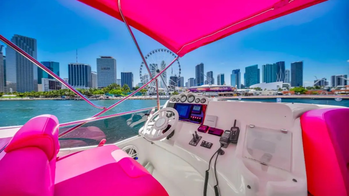 Flybridge sunroof of 55′ Azimut yacht