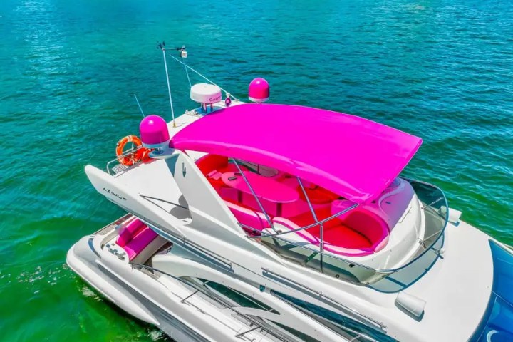 Flybridge wet bar on 55′ Azimut yacht