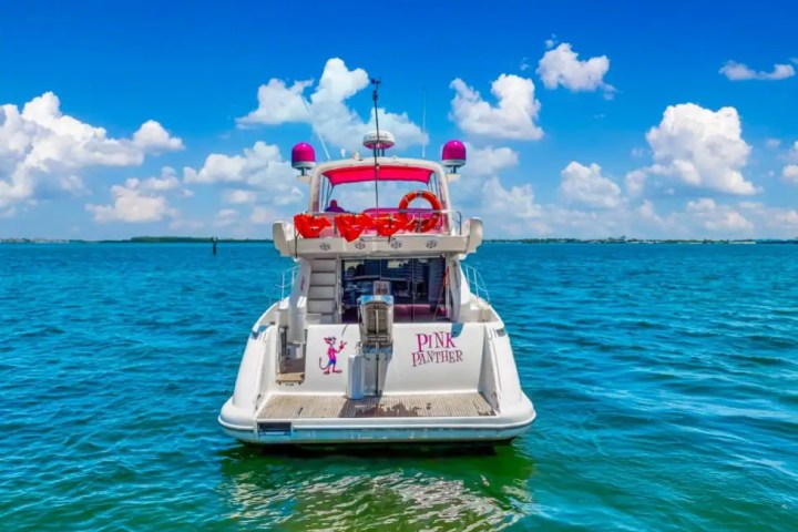 Swim platform of 55′ Azimut yacht with ladder