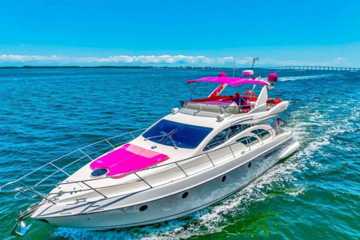 55′ Azimut yacht cruising past Miami Beach