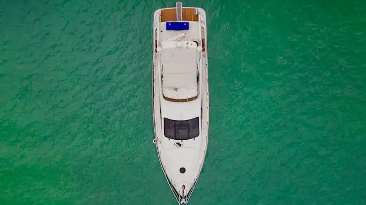 Alfresco dining table aboard Azimut 57 Hollywood