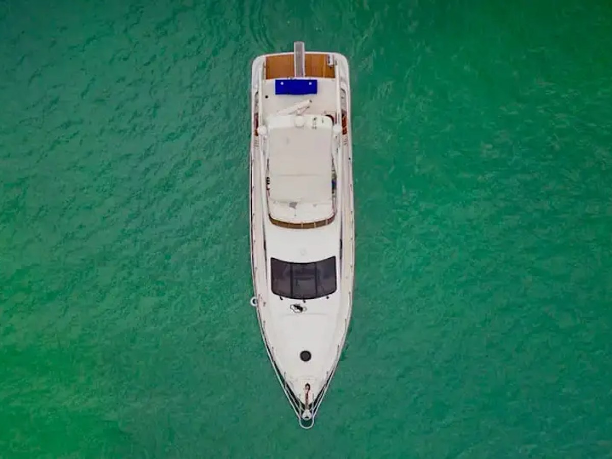 Alfresco dining table aboard Azimut 57 Hollywood