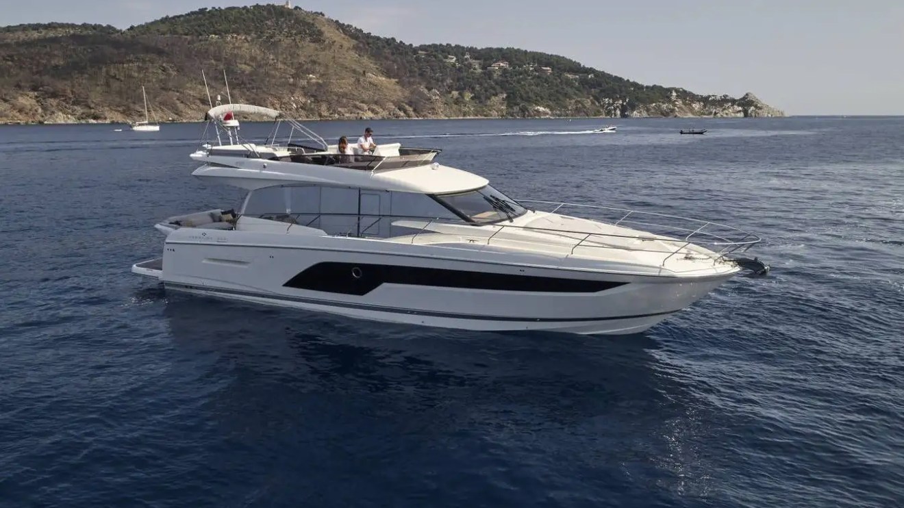 60′ Prestige yacht drone shot on charter near Miami Beach