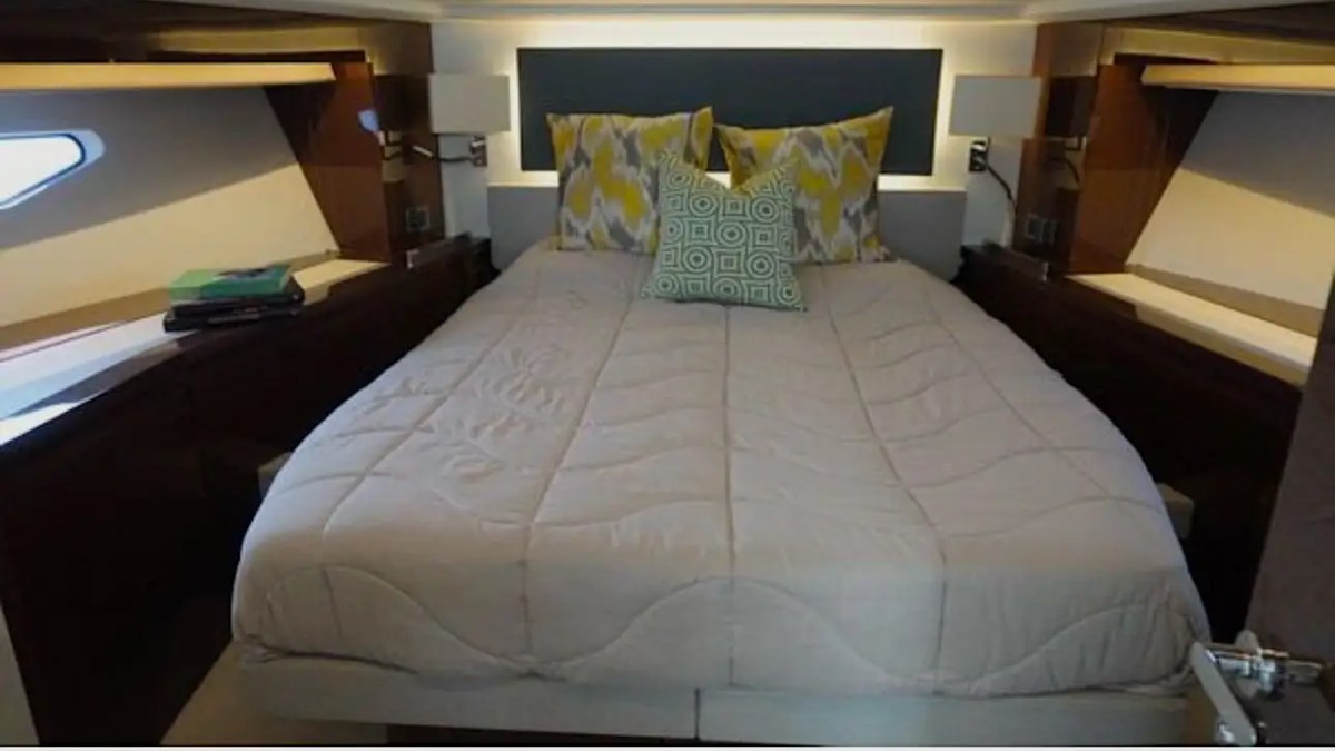 60′ Prestige yacht forward stateroom berth