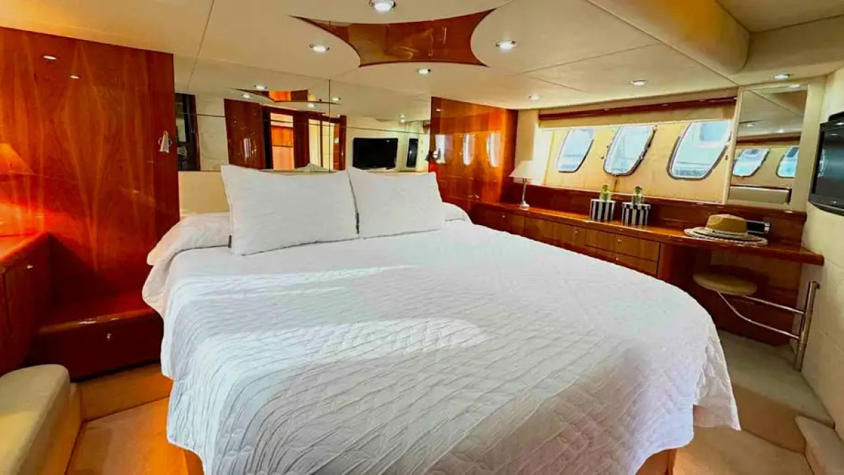 Master stateroom on 60′ Sunseeker Miami