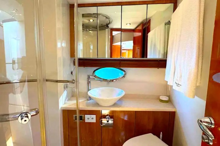 Marine head & shower on 60′ Sunseeker Miami