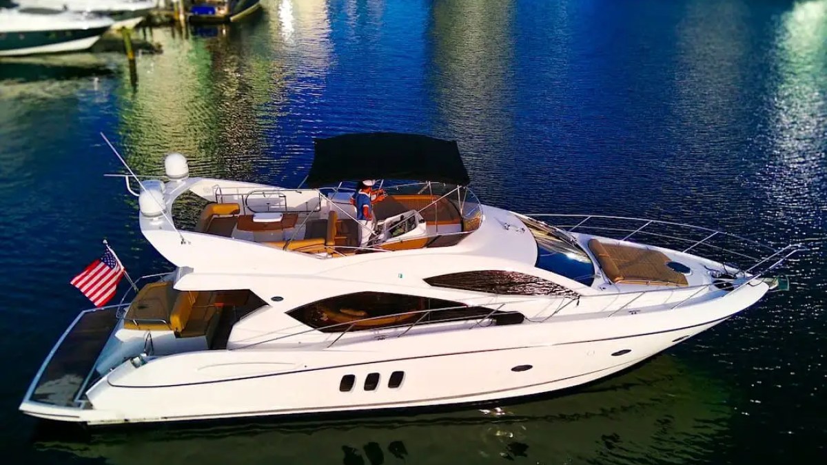 Top-down bow drone shot on 60′ Sunseeker Miami