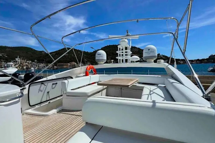 Forward seating facing open water on 60′ Sunseeker Miami