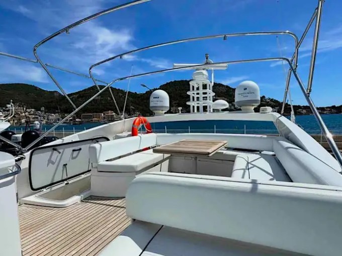 Forward seating facing open water on 60′ Sunseeker Miami