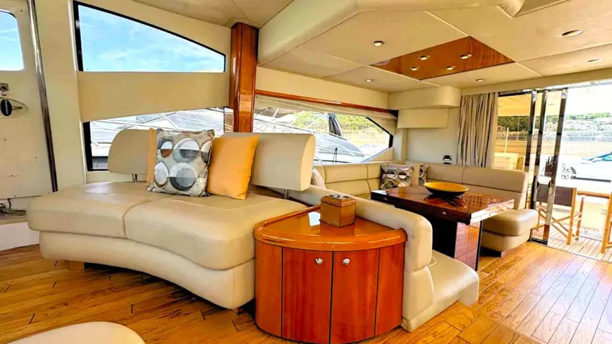 Entertainment system in salon on 60′ Sunseeker Miami