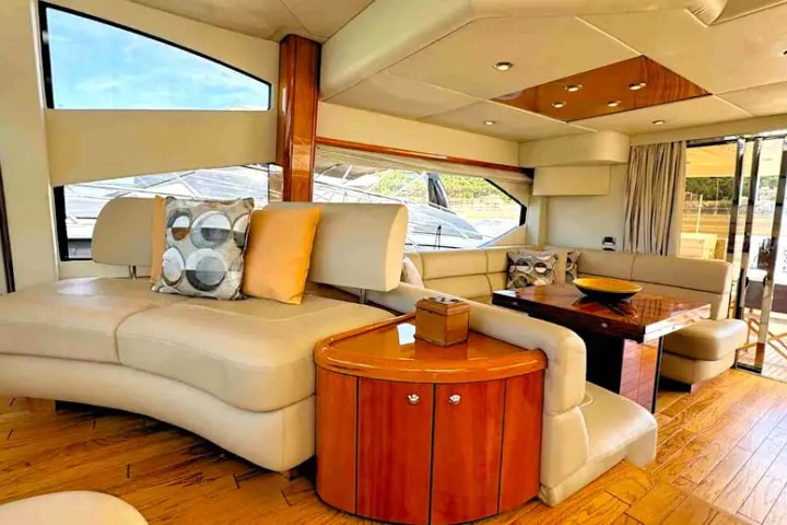 Entertainment system in salon on 60′ Sunseeker Miami