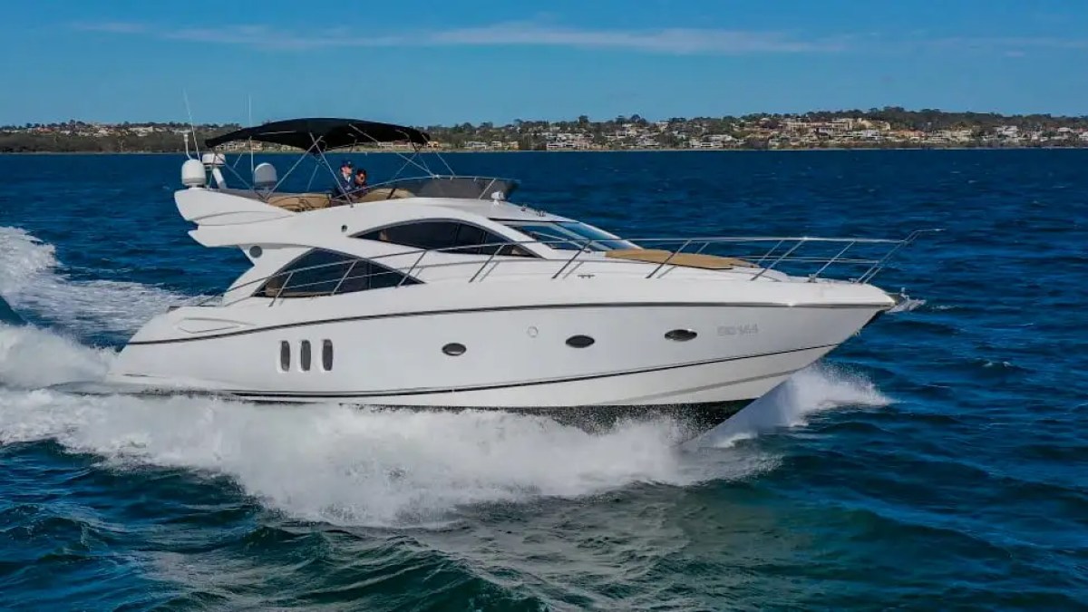 Side profile underway on 60′ Sunseeker Miami