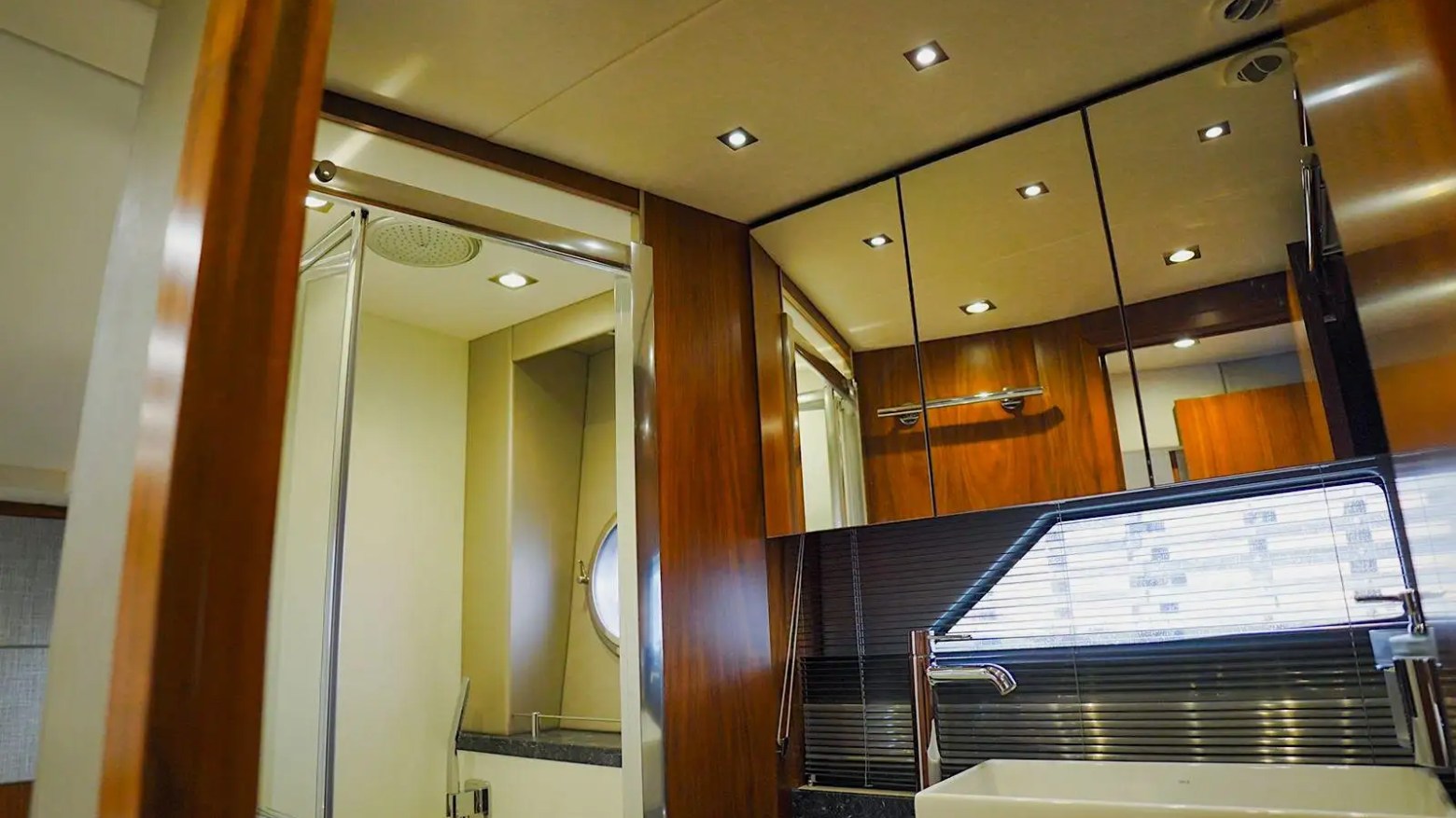 60ft Sunseeker yacht Miami head bathroom