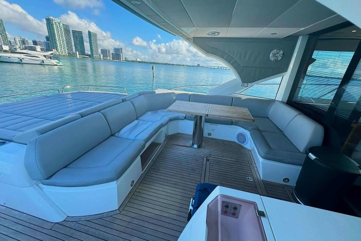 60ft Sunseeker yacht Miami boarding ladder side access