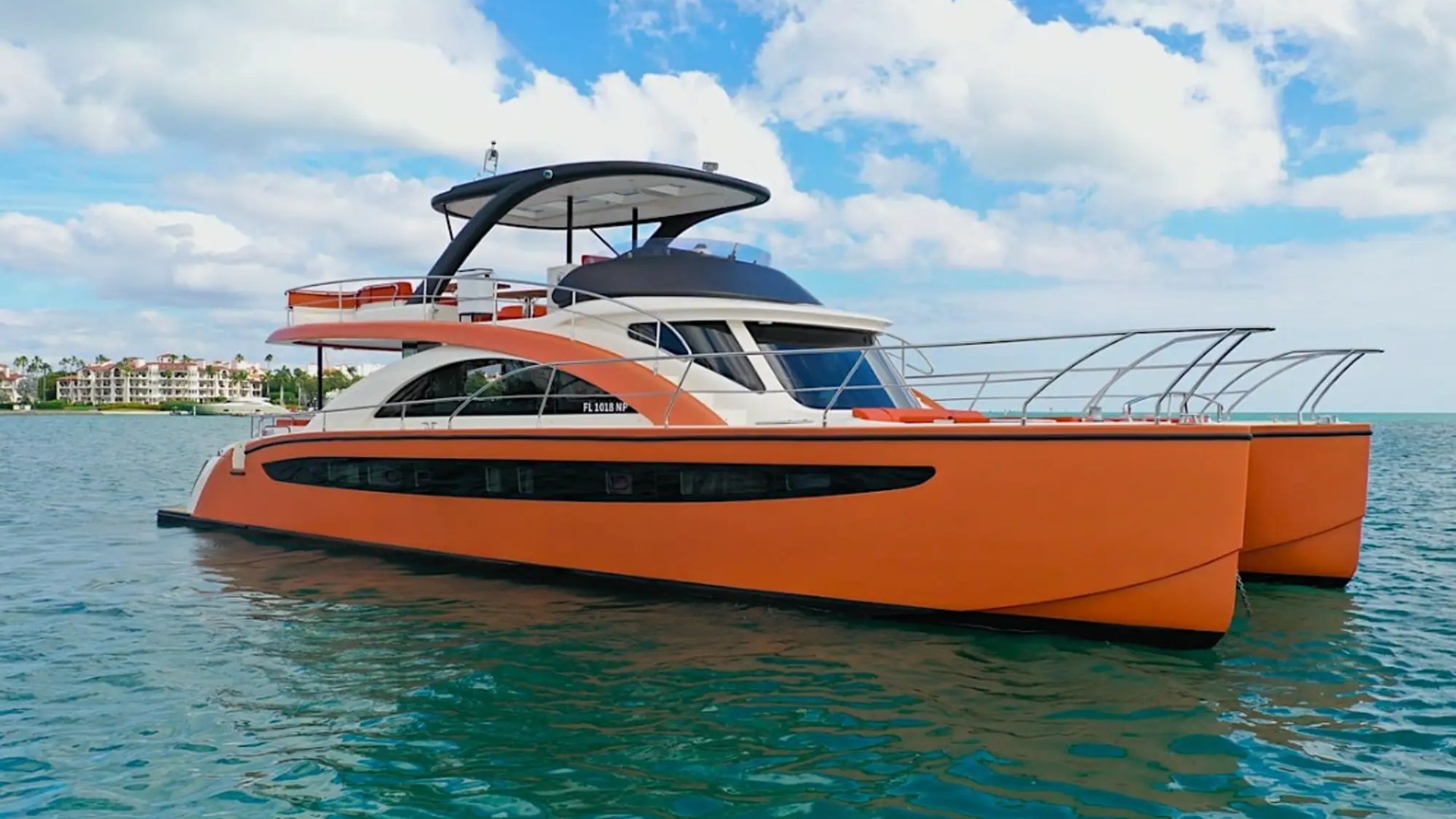 Top-down bow drone reveal on 62′ Powercat Miami
