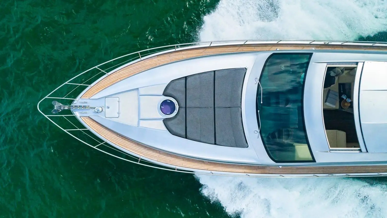 Underway cruising profile of 65′ Pershing Miami