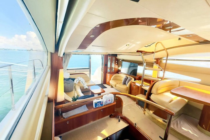 65ft Viking yacht Miami salon dining table layout