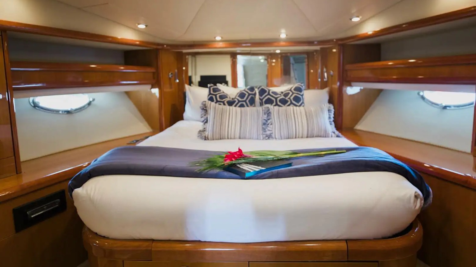 Guest cabin on 72′ Sunseeker Miami