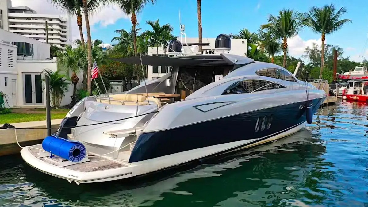 Swim platform access on 72′ Sunseeker Miami
