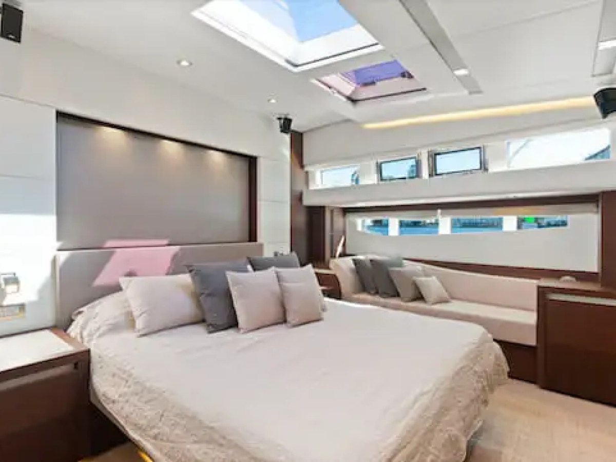VIP guest cabin on 75′ Prestige yacht