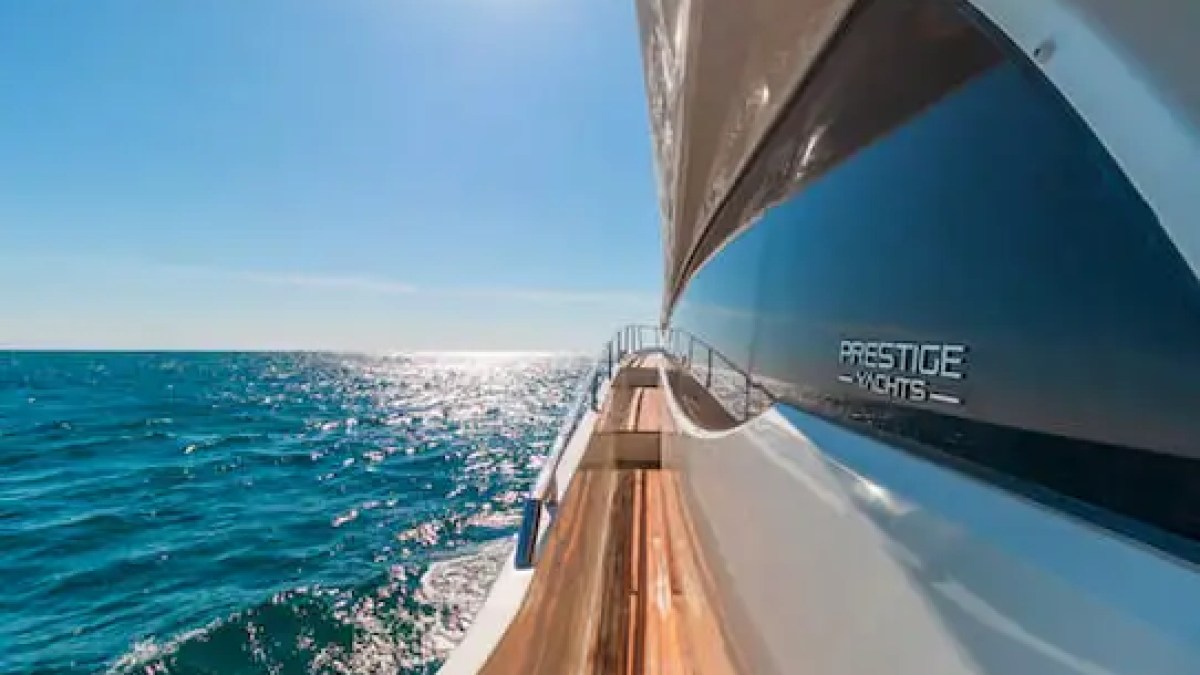 Sunset cruise on 75′ Prestige yacht near Aventura