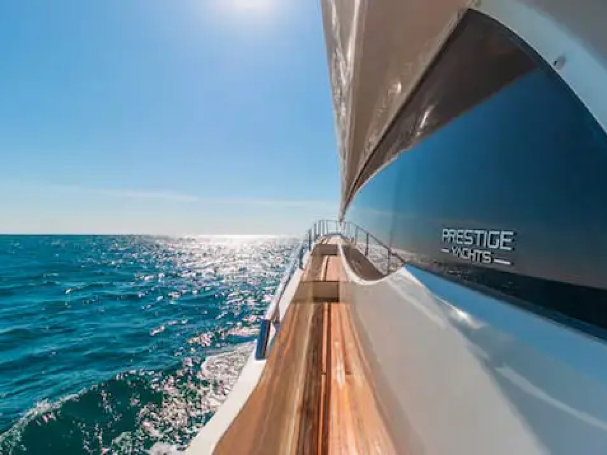 Sunset cruise on 75′ Prestige yacht near Aventura