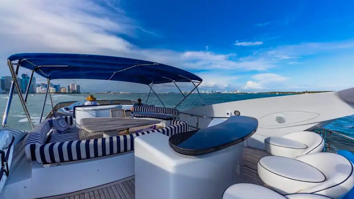 84' Sunseeker yacht charter flybridge lounge Miami Beach Biscayne Bay