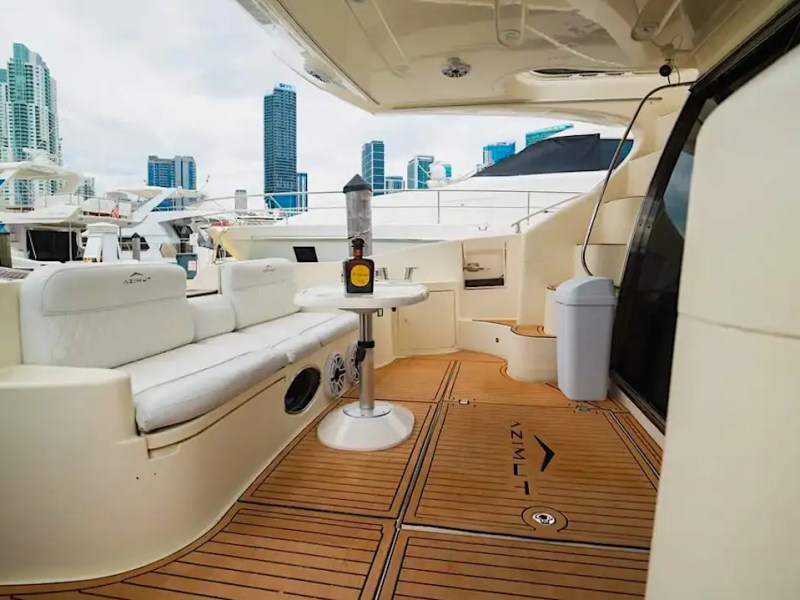 Azimut 57 moored at Hollywood dock