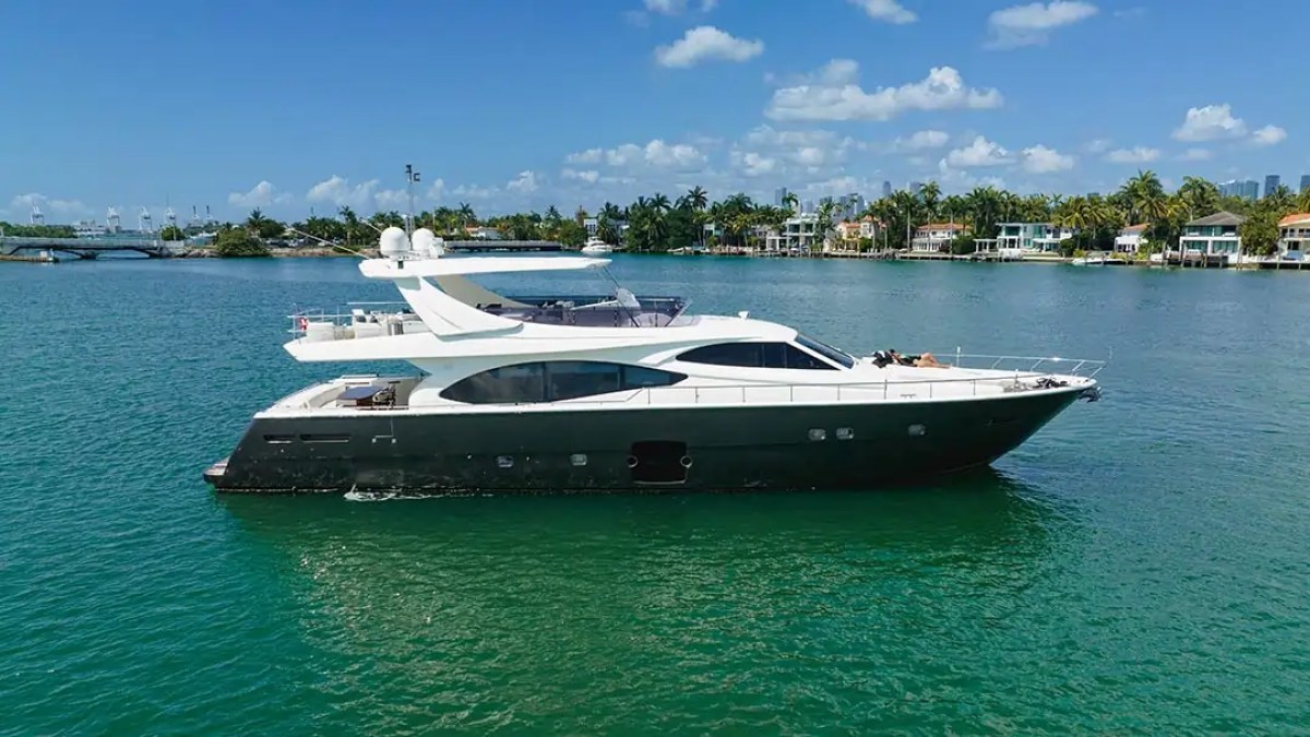 78' Ferretti yacht charter profile cruising Miami Beach in Biscayne Bay